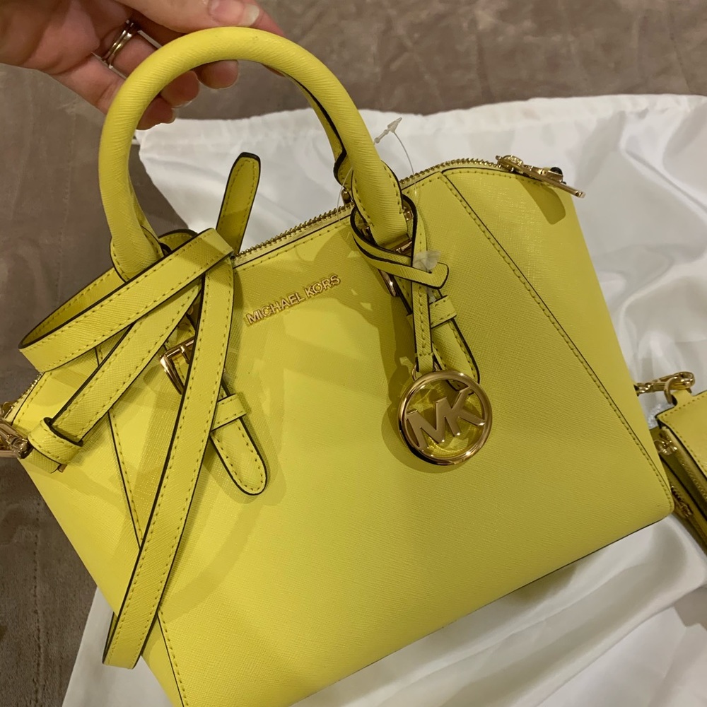 NWT MICHAEL KORS YELLOW LURSE AND WALLET SET 😍 - Picture 2 of 11